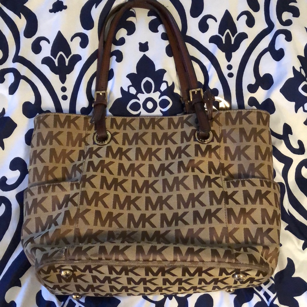 Micheal Kors Purse